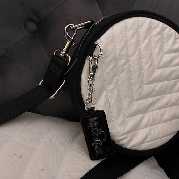 white and black mini purse - Picture 4 of 4